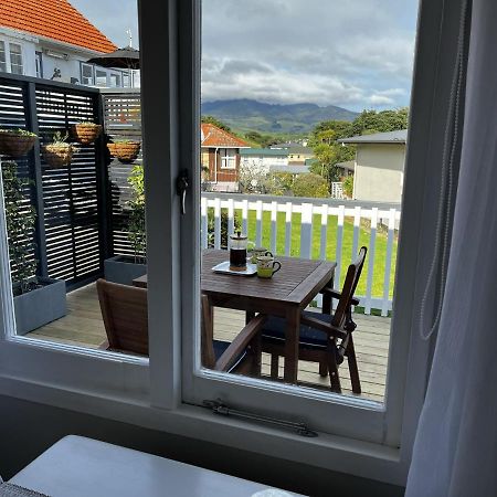 Raglan Retreat On Gilmour Apartment Exterior photo